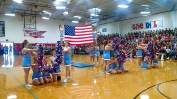 Cheerleaders' Moving 9/11 Tribute Performance Goes Viral - picture 2