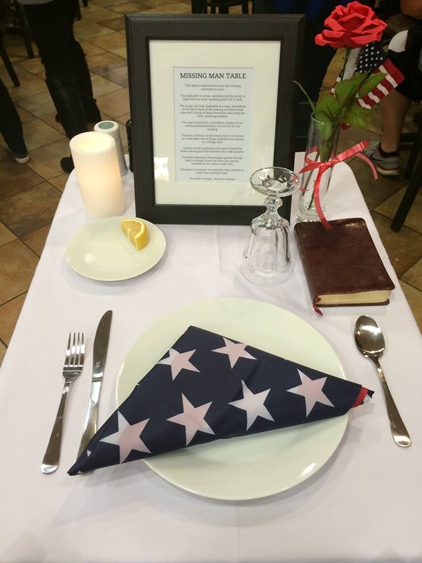 Chick-Fil-A Diner Floored By What He Found Left Behind On Abandoned Table - picture 3