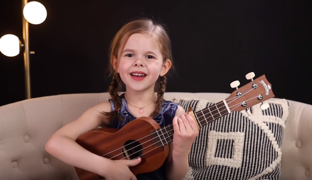 Claire Crosby Captures The Heart Of The Internet Singing "Can't Help Falling In Love" And Is Going Viral Right Now - picture 2