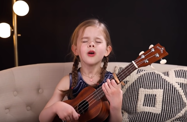 Claire Crosby Captures The Heart Of The Internet Singing "Can't Help Falling In Love" And Is Going Viral Right Now - picture 3