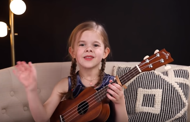 Claire Crosby Captures The Heart Of The Internet Singing "Can't Help Falling In Love" And Is Going Viral Right Now - picture 4
