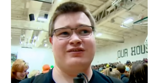 Classmates secretly spend 1,500 hours making braille yearbook for blind teen who had no clue - picture 3