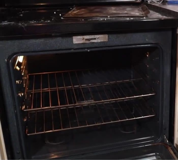 Clean Your Oven Like a Pro Today with Baking Soda & Vinegar! - picture 3