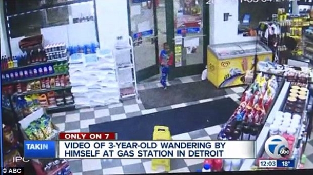 Clerk Forced To Call Cops After Who She Spotted Walking Through Front Door - picture 3