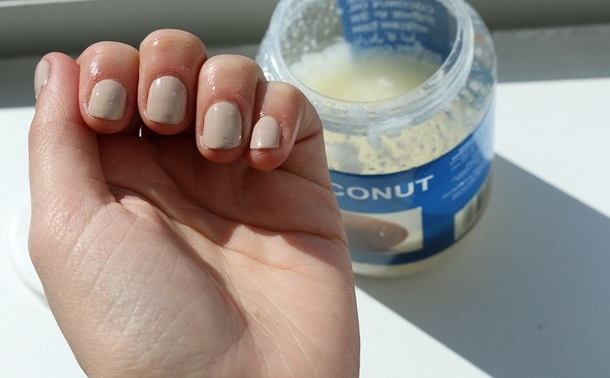 Coconut Oil: Great Way To Treat Nails, Hair And Teeth - picture 3