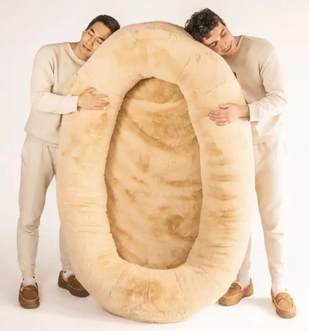 College students come up with these huge dog beds for humans and they’re a cozy dream come true - picture 2