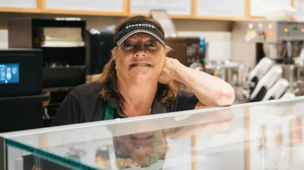 Community Comes Together For Starbucks Manager, Raises $40,000 For New Car. She's Completely Surprised! - picture 2