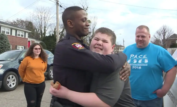 Cop answers call to help boy with autism find his lost teddy bear - picture 3