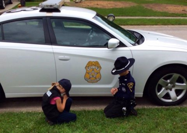 Cop Leaves For Work, When He Steps Out The House And Looks At His Lawn? His Heart Drops - picture 2