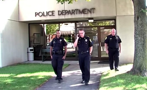 Cop Places Little 8-Year-Old Boy Inside Patrol Car — Hearts Drop Once They Look A Bit Closer - picture 2