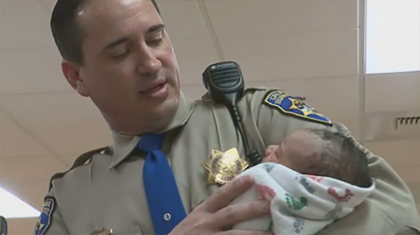Cop saves baby's life who stopped breathing after he was born at the side of the highway - picture 2