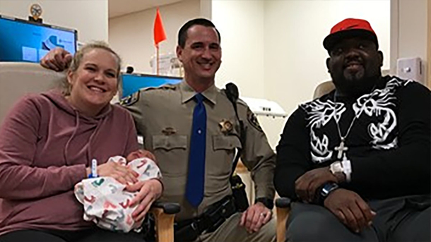 Cop saves baby's life who stopped breathing after he was born at the side of the highway - picture 3