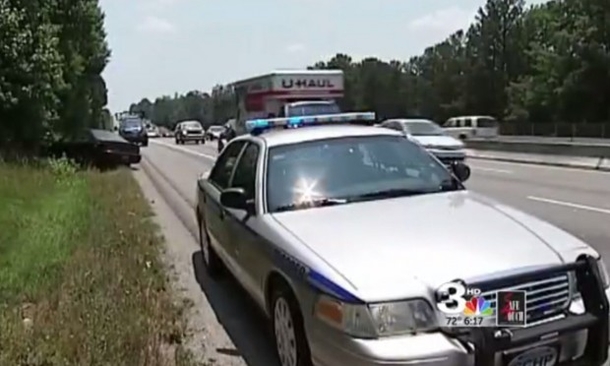 Cop Sees What Mom And Son Are Doing In Parked Car, Swiftly Reacts - picture 2