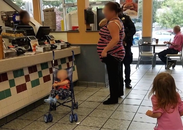 Cop Stands Near Woman With Suspended License, 3rd Party Takes Photo Now Going Viral - picture 4