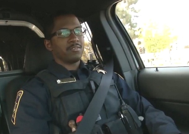 Cop Stands Near Woman With Suspended License, 3rd Party Takes Photo Now Going Viral - picture 5