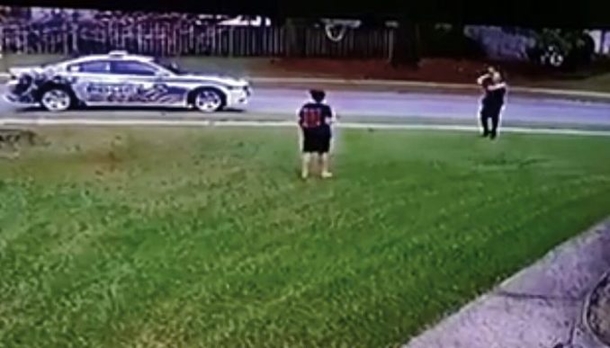 Cop Stops Young Boy, Asks Him To Come To His Patrol Car When He Suspected No One Was Looking - picture 4
