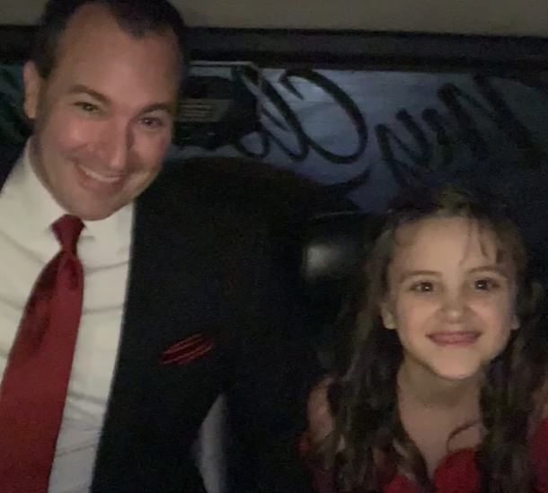 Cop takes 8-year-old girl to daddy-daughter dance after she lost her father - picture 7