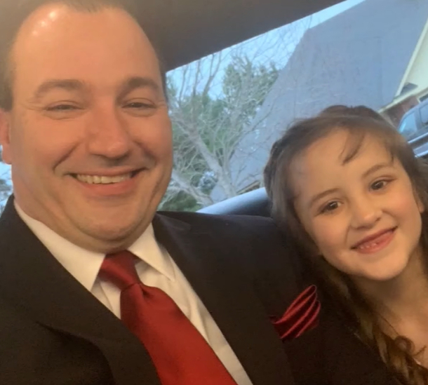 Cop takes 8-year-old girl to daddy-daughter dance after she lost her father - picture 9