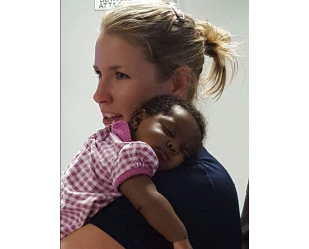 Cop’s Facebook Pic Causes Mixed Reactions After People See What She’s Holding - picture 3