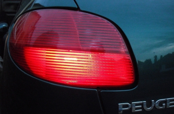 Cops Always Touch A Car’s Taillight After Pulling It Over, Here’s The Interesting Reason Why - picture 4