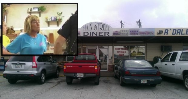 Cops Are Told To Come To Diner For A Free Meal; Shocked At What Came With It - picture 3