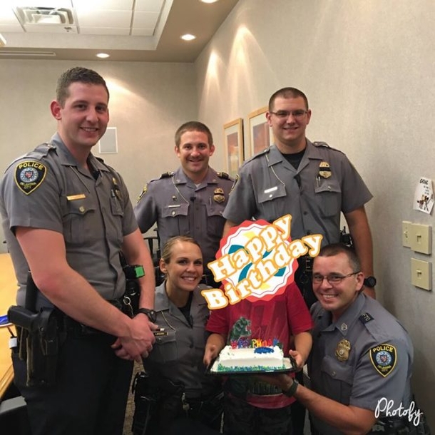 Cops Called To ‘Unsafe’ Home, Horrified When They See What Little Boy Is Doing - picture 3