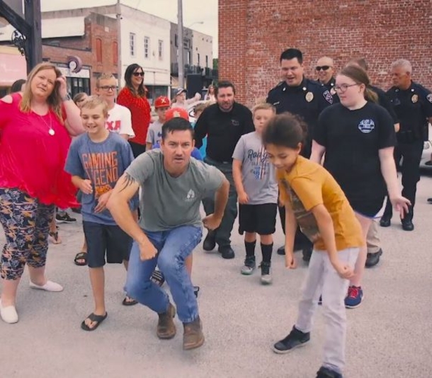 Cops Create A Dance Routine To A 34-Year-Old Song That Will Have You Grinning From Ear To Ear - picture 5