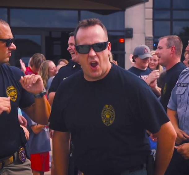 Cops Create A Dance Routine To A 34-Year-Old Song That Will Have You Grinning From Ear To Ear - picture 6