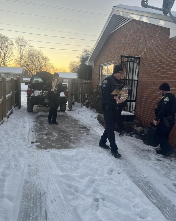 Cops Deliver Free Firewood To Elderly Citizen Without Heat - picture 2