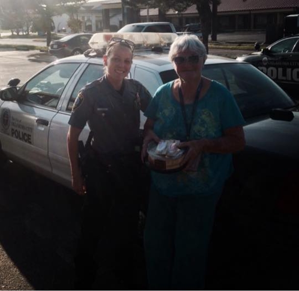 Cops Didn’t Know Who Was Watching When They Confronted Stranded Grandma - picture 4