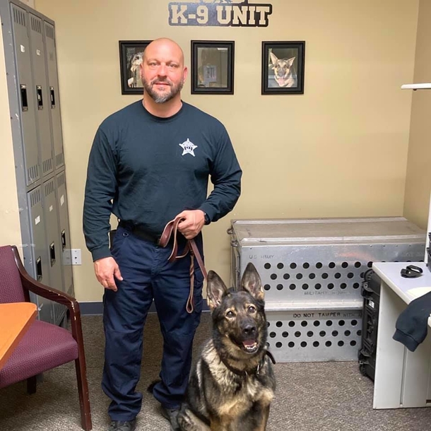 Cops line up to honor K9 with terminal cancer on her final walkout - picture 2