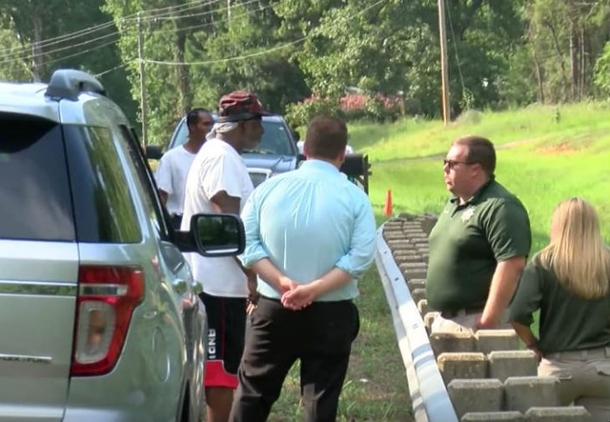 Cops Rush To The Scene Of An Abandoned Toddler On The Side Of The Road. Then They Discover He’s Not Alone - picture 5