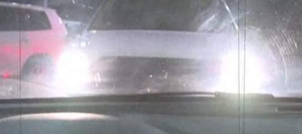 Cops Send Major Warning: If A Stranger Flashes Their High Beams At You, Drive Away Immediately - picture 2