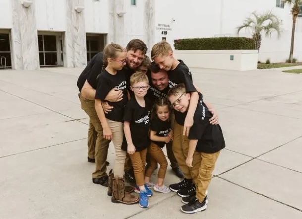 Couple adopts 6 siblings who were separated in foster care, keeps them together as a forever family - picture 7