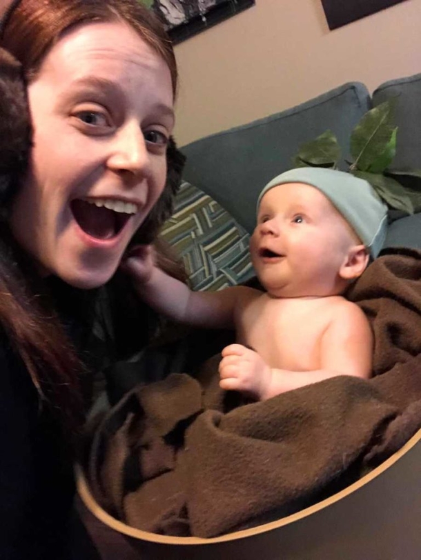 Couple Breaks The Internet With Harry Potter-Themed Halloween Costume For Their Cute Fussy Baby - picture 3