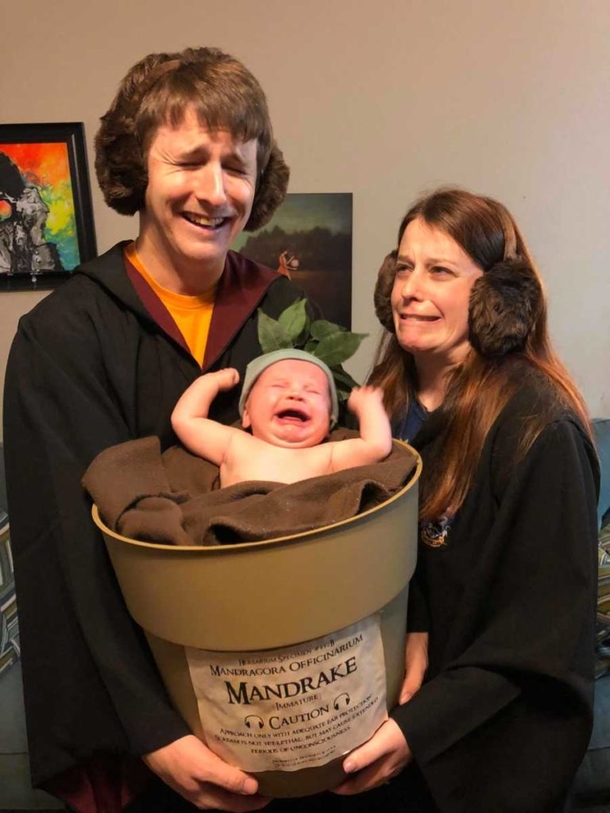 Couple Breaks The Internet With Harry Potter-Themed Halloween Costume For Their Cute Fussy Baby - picture 4