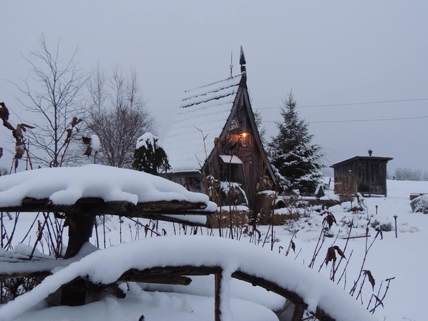Couple Buys Small, Tiny Cabin, Transforms It Into Something Straight Out Of A Fairytale - picture 10