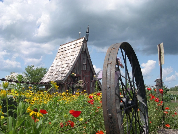 Couple Buys Small, Tiny Cabin, Transforms It Into Something Straight Out Of A Fairytale - picture 11