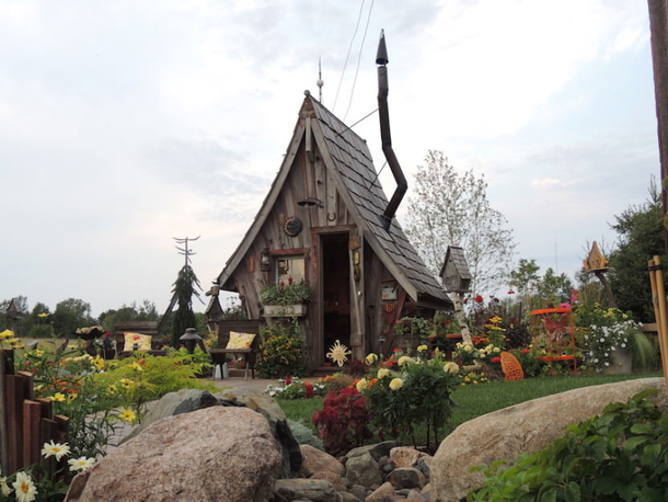 Couple Buys Small, Tiny Cabin, Transforms It Into Something Straight Out Of A Fairytale - picture 12