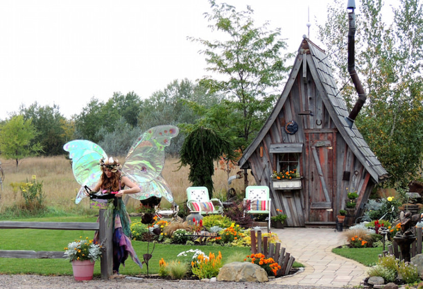Couple Buys Small, Tiny Cabin, Transforms It Into Something Straight Out Of A Fairytale - picture 14