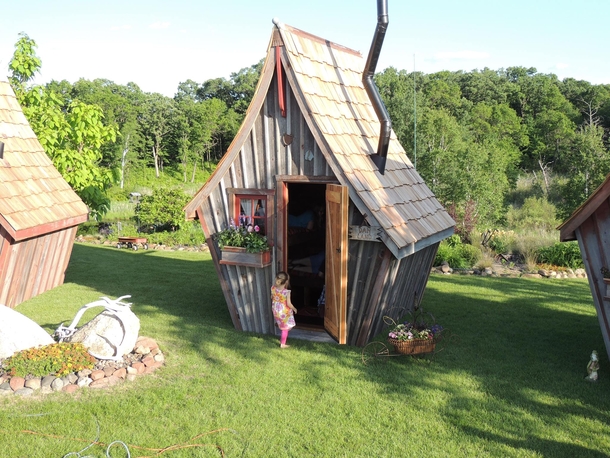 Couple Buys Small, Tiny Cabin, Transforms It Into Something Straight Out Of A Fairytale - picture 3