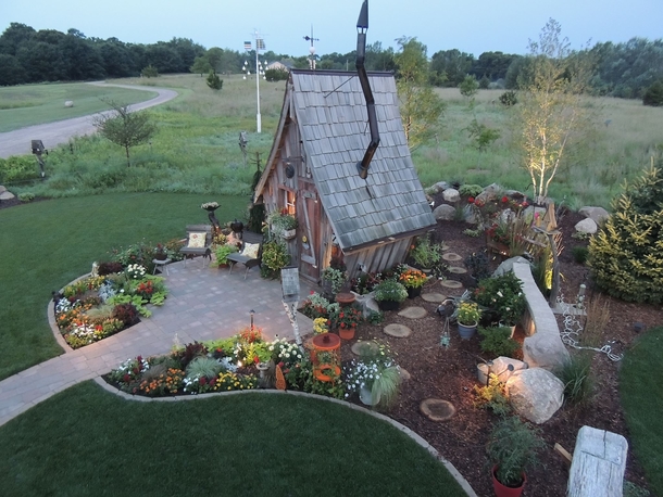 Couple Buys Small, Tiny Cabin, Transforms It Into Something Straight Out Of A Fairytale - picture 5