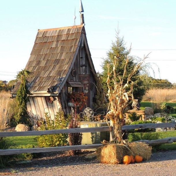 Couple Buys Small, Tiny Cabin, Transforms It Into Something Straight Out Of A Fairytale - picture 8
