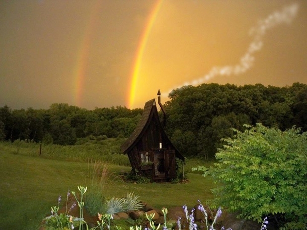 Couple Buys Small, Tiny Cabin, Transforms It Into Something Straight Out Of A Fairytale - picture 9