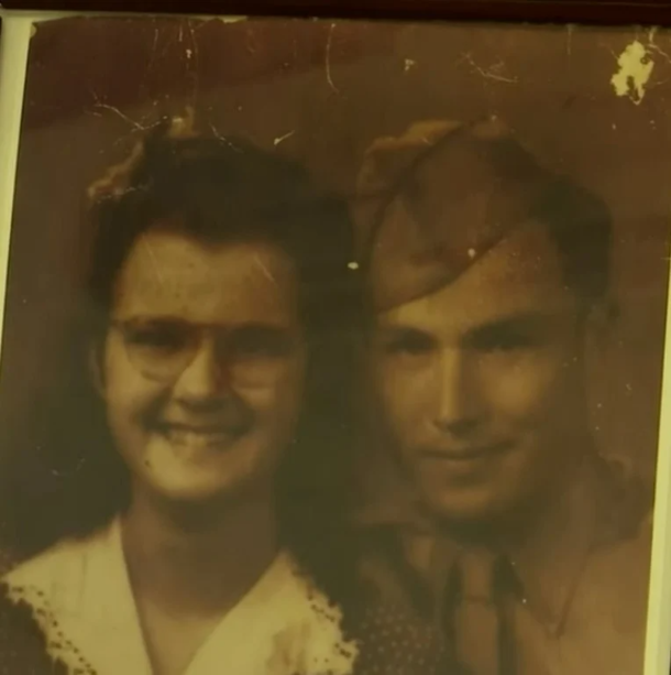 Couple celebrates heartwarming 75th anniversary with wedding they weren't able to have in the 1940s - picture 3
