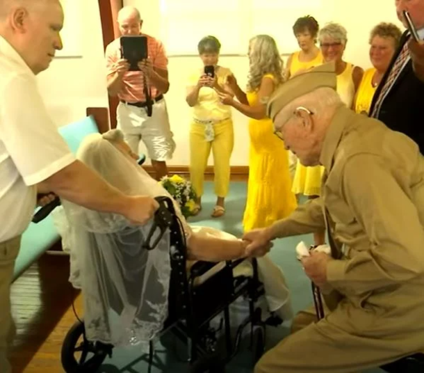 Couple celebrates heartwarming 75th anniversary with wedding they weren't able to have in the 1940s - picture 5