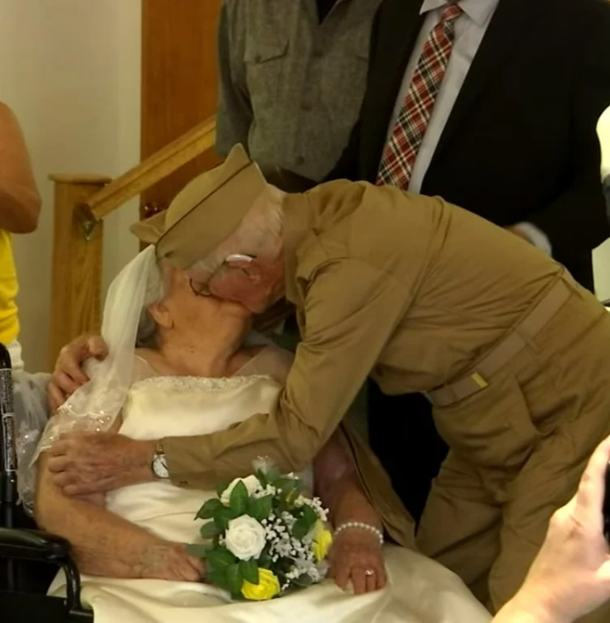 Couple celebrates heartwarming 75th anniversary with wedding they weren't able to have in the 1940s - picture 6