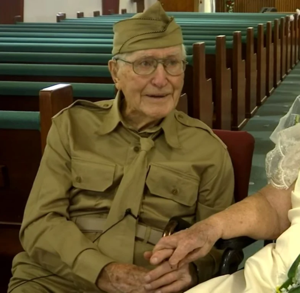 Couple celebrates heartwarming 75th anniversary with wedding they weren't able to have in the 1940s - picture 8