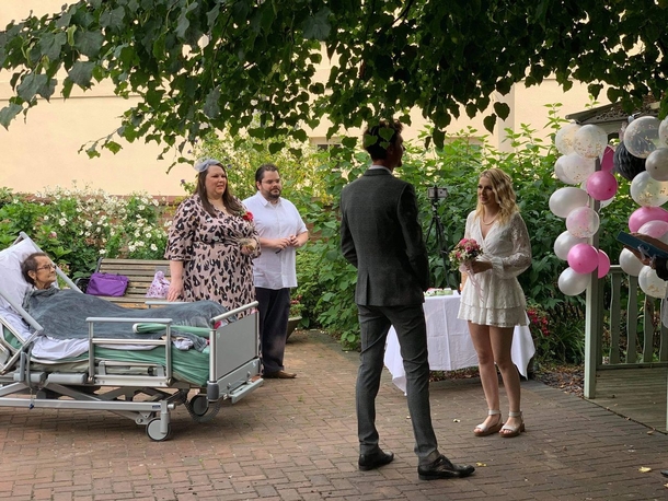 Couple decide to get married at a hospice so their grandmother battling cancer could watch them tie the knot - picture 6