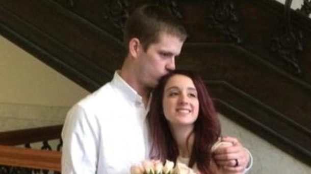 Couple Getting Ready To Eat Taco Bell Found Dead At Table, Then Cops Notice What’s Right Beside Them - picture 2